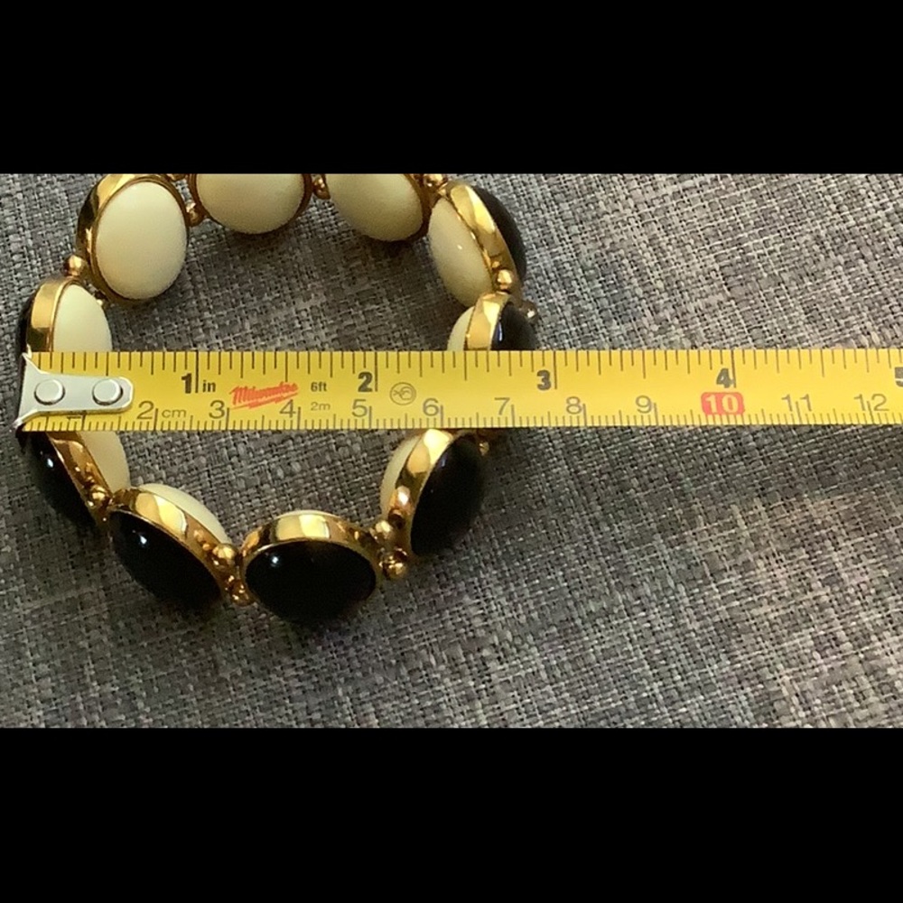 Reversible, rare Joan Rivers bracelet. Stretches. See all pictures. Black, ivory - Picture 5 of 6